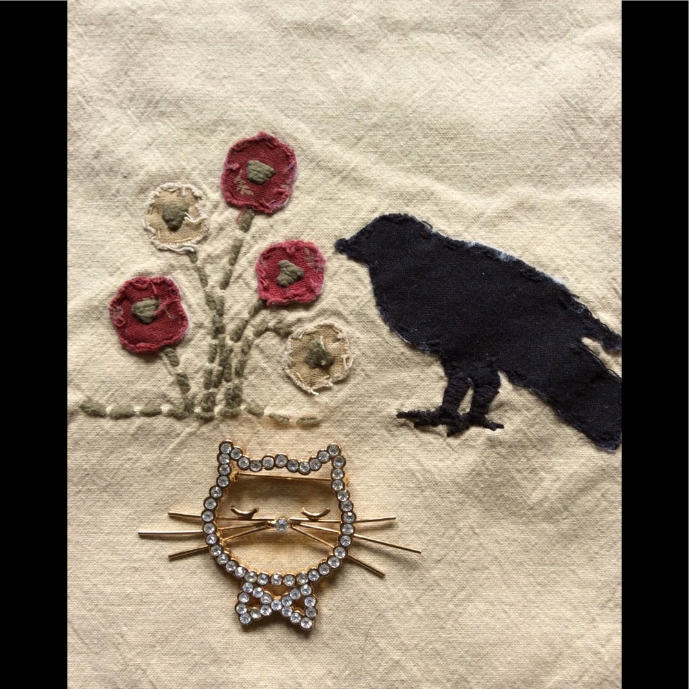 Sweet Jewelled Cat Brooch.😺